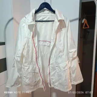 Chubasquero blanco