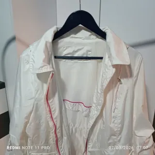 Chubasquero blanco