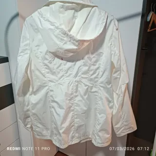 Chubasquero blanco