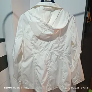 Chubasquero blanco