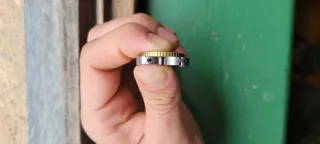 2 PARES de pendientes de aro, de acero inoxidable.