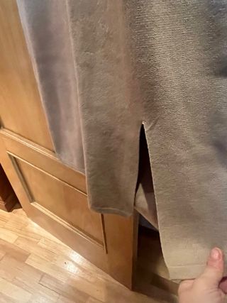 Vestido de punto con plumas