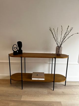 Aparador madera de mango y metal