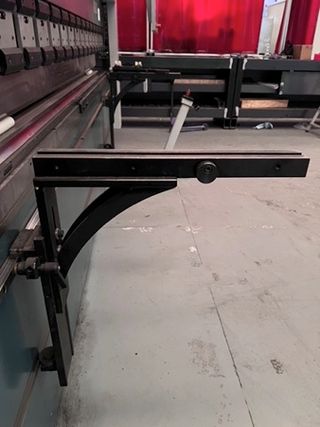 Plegadora CNC Durma AD-R-40175