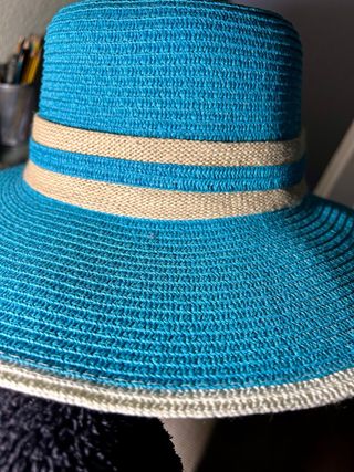 Sombrero de paja azul turquesa con flor rafia