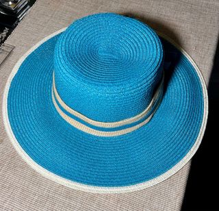 Sombrero de paja azul turquesa con flor rafia