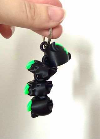 Portachiavi maialino punk nero e verde