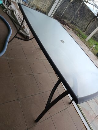 Conjunto mesa y tumbonas piscina tela y metal.
