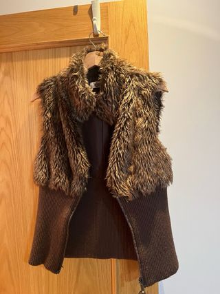 Chaleco de pelo marrón