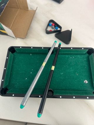 Mini mesa de billar con accesorios