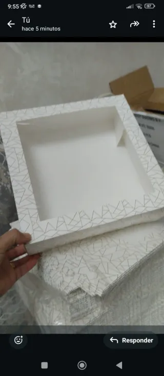 Cajas de cartón con diseño geométrico