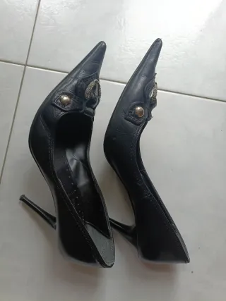 Scarpe con tacco in pelle nera