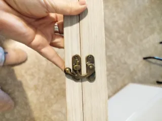 Tapa para contadores de metal y madera