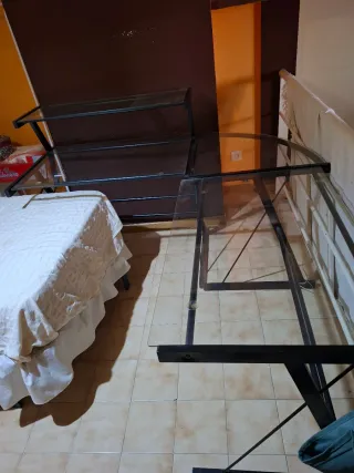 Escritorio de cristal negro y cristal