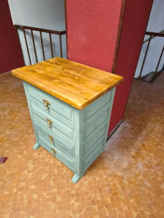 Mesilla o sinfonier rústica decorada