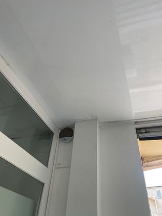 Entrada de cristal y aluminio