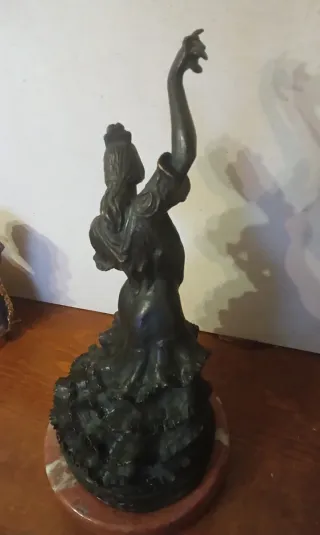 Preciosa figura bronce bailarina flamenca