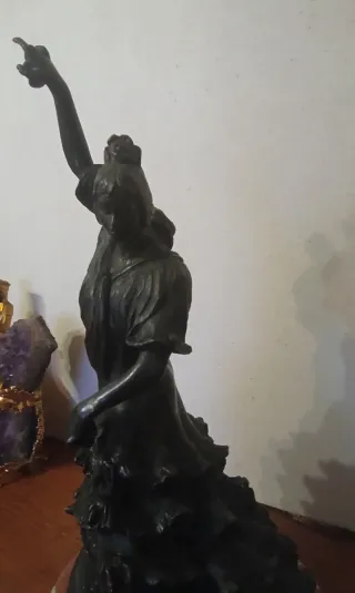 Preciosa figura bronce bailarina flamenca