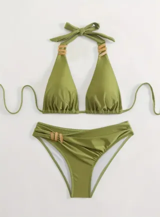 Bikini verde con detalles de madera