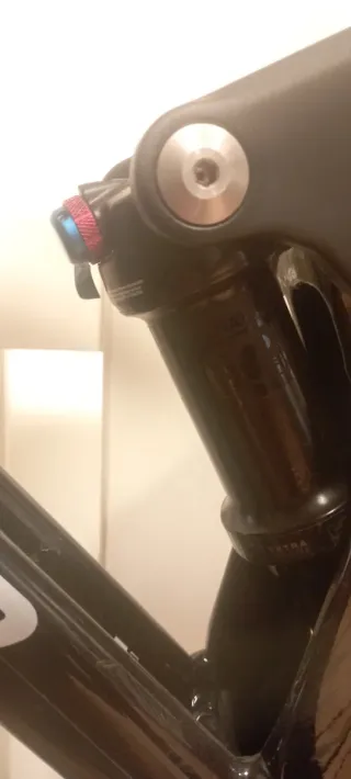 Bicicleta Mondraker Raze Trail