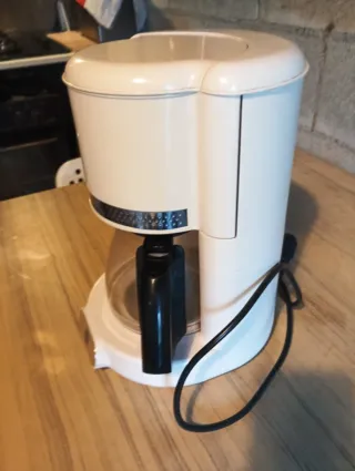 Cafetera Eléctrica Blanca