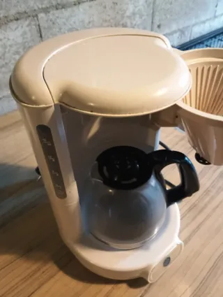 Cafetera Eléctrica Blanca