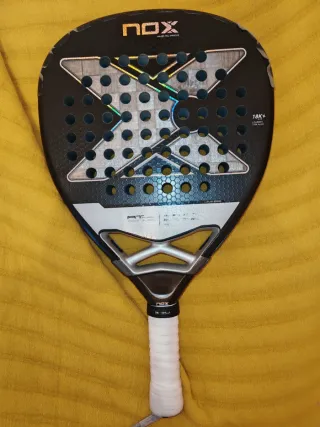 Pala Nox Attack 18K (con canto roto)