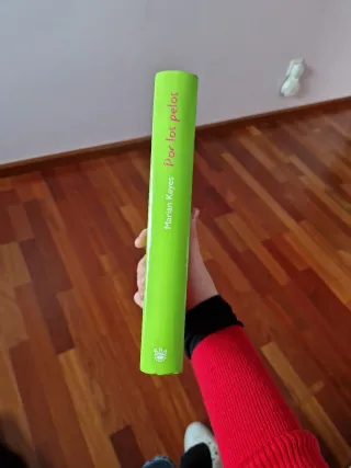 Libro "Por los pelos" de Marian Keyes