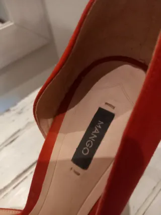 Zapatos de tacón rojos