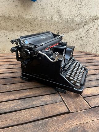 Hispano Olivetti M40 con mesa Involca