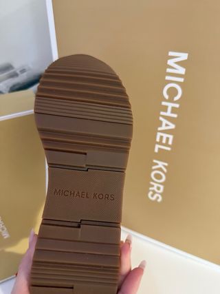 Zapatillas Michael Kors Beige y Rojo