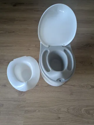 Orinal infantil con forma de vater