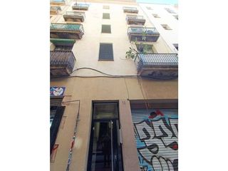Piso en venta en El Raval en Barcelona