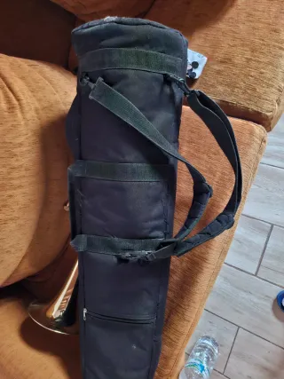 Trombón de varas plateado