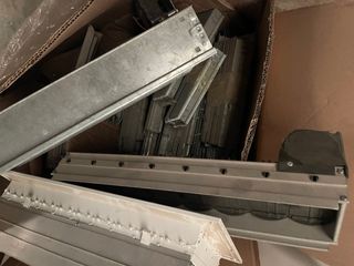 LOTE DE REJILLAS DE VENTILACIÓN Y MÁS