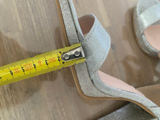 Sandalias plateadas para eventos