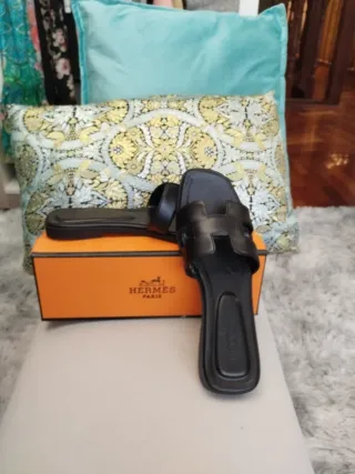 Sandalias Hermes Doradas y Naranjas