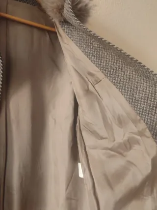 Abrigo tweed con cuello de pelo