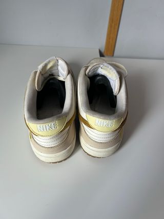 Nike Dunk Beige y Dorado Talla 42