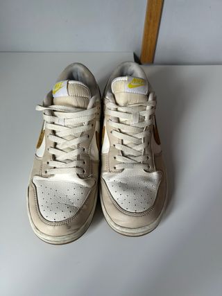 Nike Dunk Beige y Dorado Talla 42