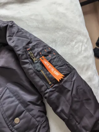 Chaqueta Bomber Spire Negra con Capucha