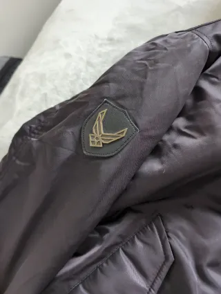 Chaqueta Bomber Spire Negra con Capucha