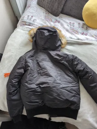 Chaqueta Bomber Spire Negra con Capucha