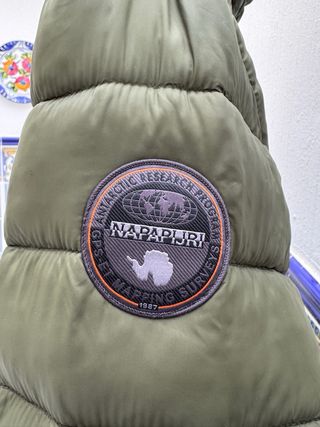 Chaqueta Napapijri verde con capucha