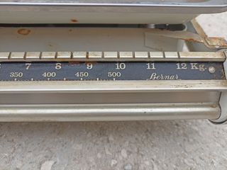 Báscula antigua Bernar pesabebés