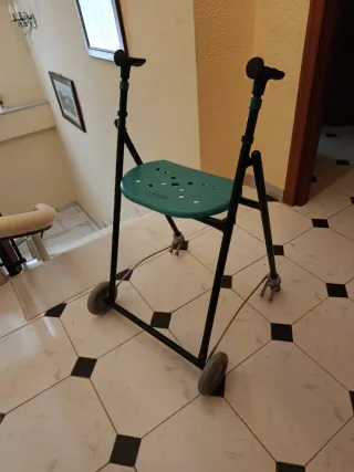Andador adulto con asiento