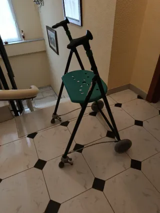 Andador adulto con asiento