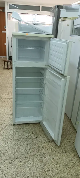 Nevera pequeña Jocel A+