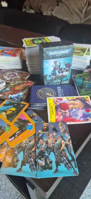 Lote de cromos de pokemon, futbol, fortnite...