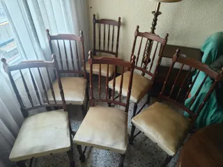 Mesa redonda de madera con 6 sillas